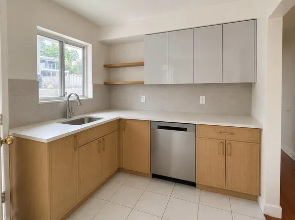 6717 Broadway, Burnaby, BC V5B 2Y7