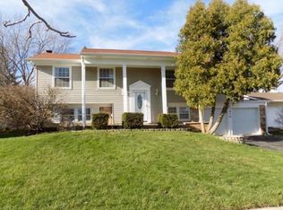1076 Whitehall Dr, Buffalo Grove, IL 60089