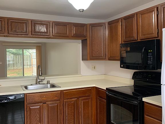4th image of 1336 Stockett Sq