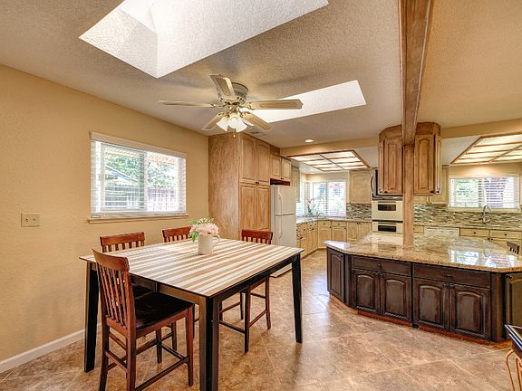 4th image of 9512 Flintridge Way