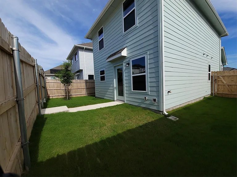 17204 Adoro Dr — Photo 26
