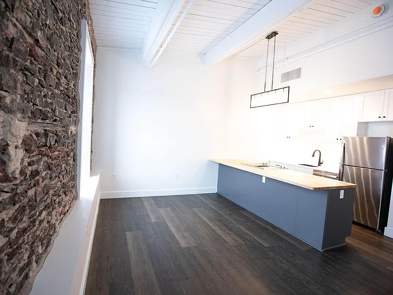 411 W Portage Ave #6 — Photo 20