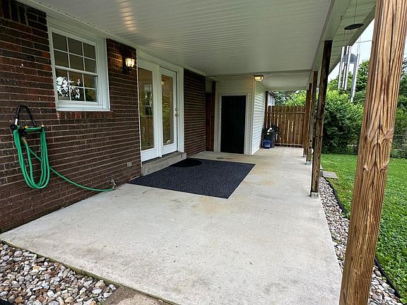 5th image of 124 Eastwood Dr