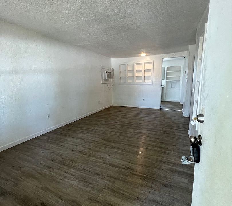 1st image of 211 S Oak Cliff Ave #1
