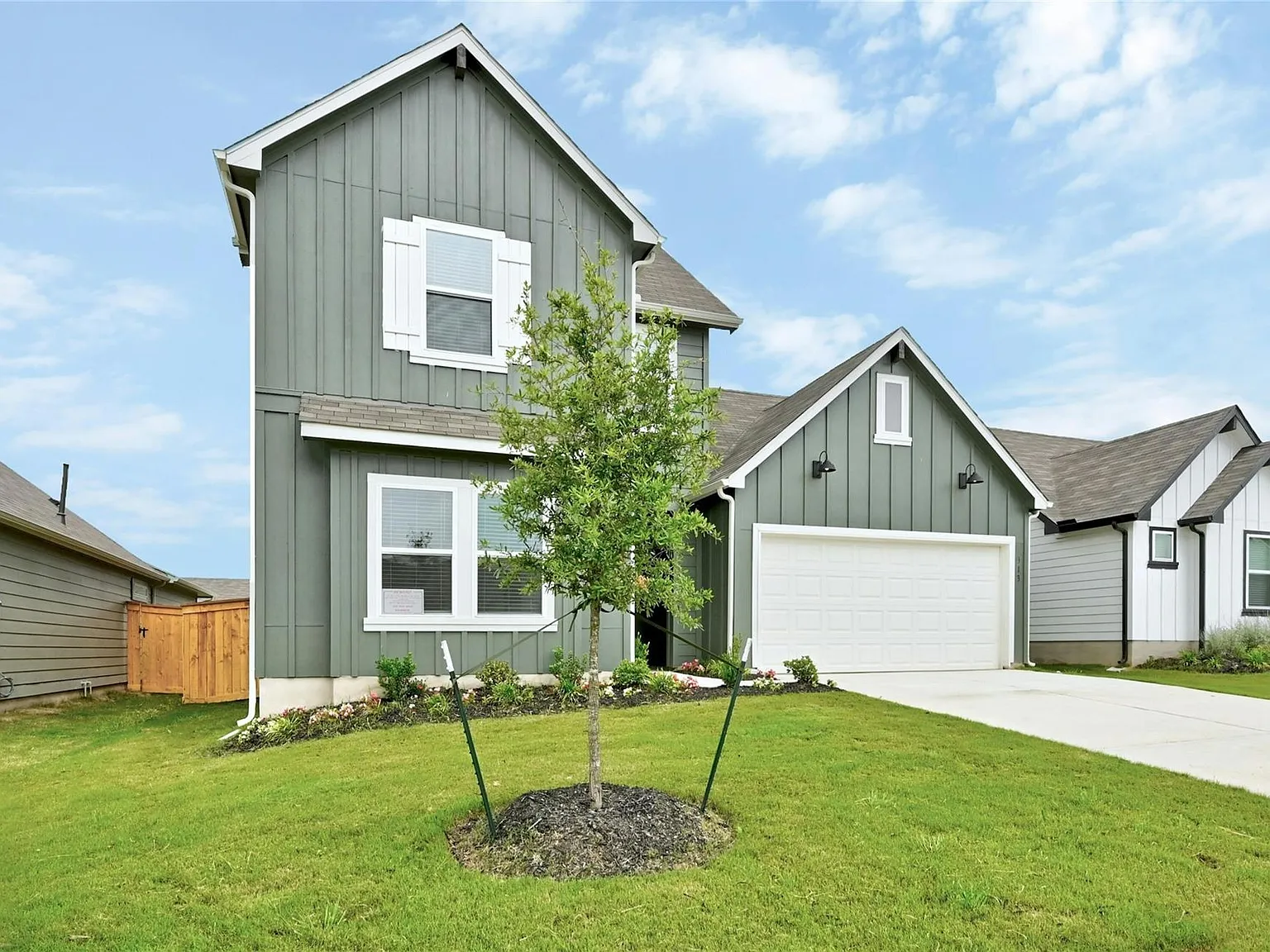 4 bed, 3.0 bath, 2164 sqft, $2,050 — Photo 2
