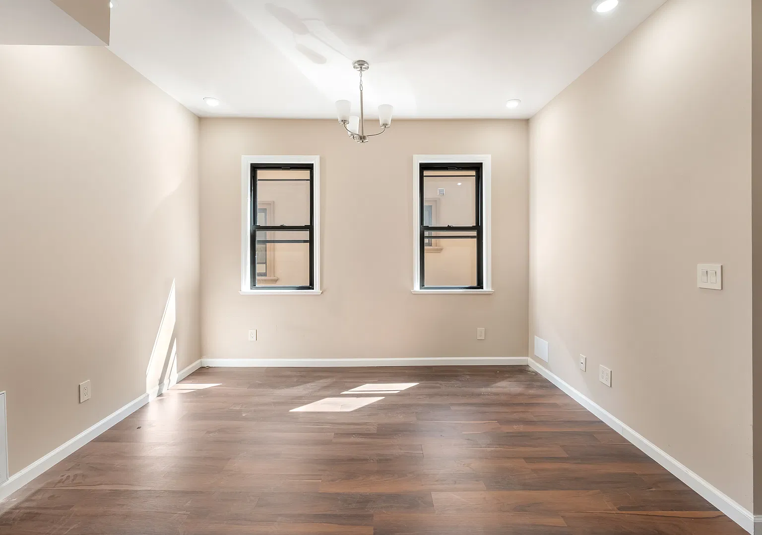 3 bed, $2,400 — Photo 1
