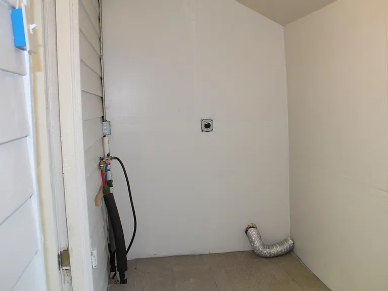 38 E High St — Photo 19