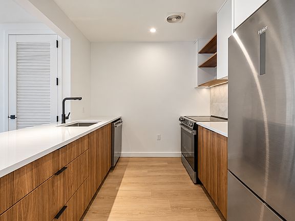2nd image of 1051 Pacific St #2Z