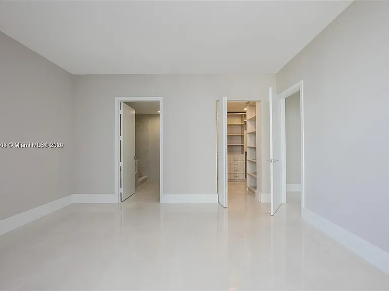 488 NE 18th St #311 — Photo 2