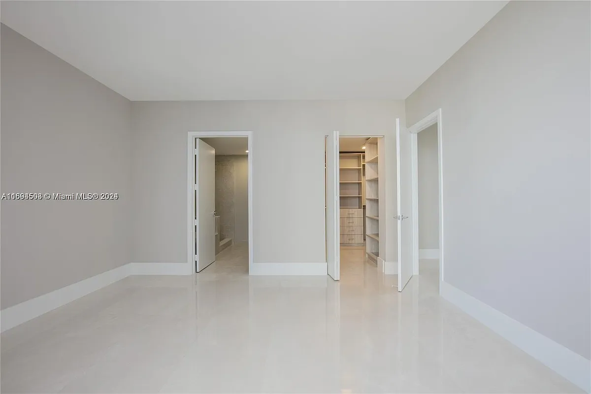 Building Photo - 488 NE 18th St #311