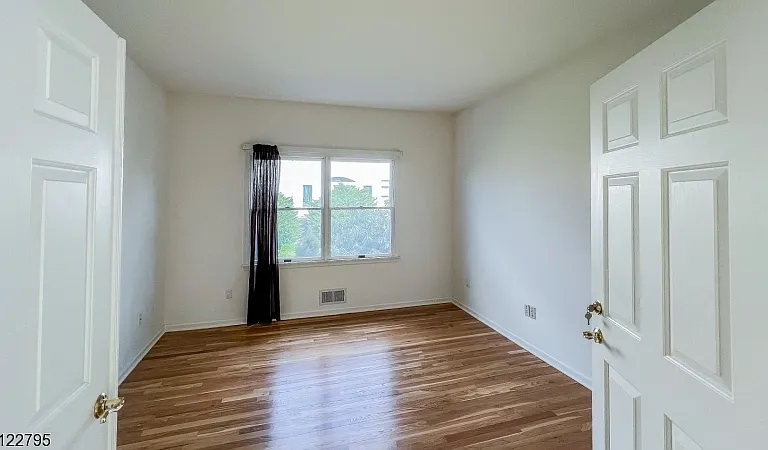 9 Collins Dr — Photo 3