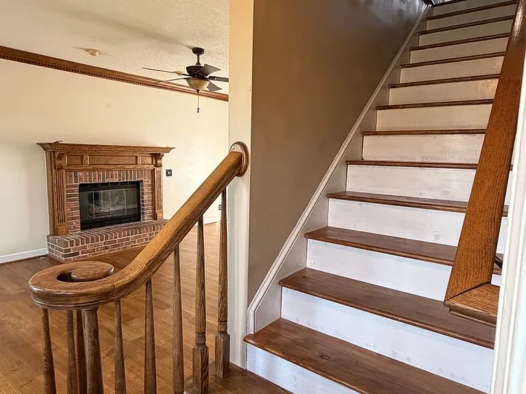 2076 Howlong Ave — Photo 2