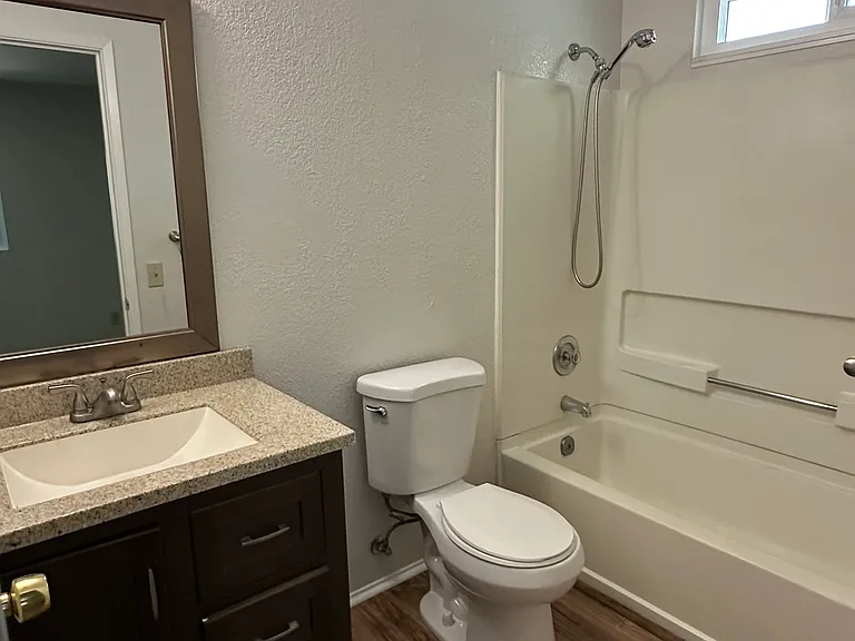 5000 San Francisco Blvd — Photo 14