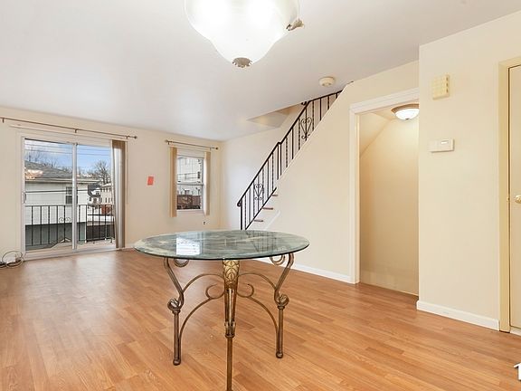 3rd image of 19 Maria Ln #1