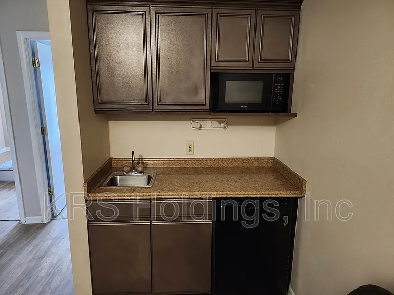 1305 Bradley Dr — Photo 8