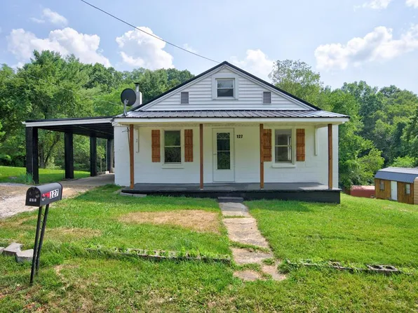 127 Cox St, Galax, VA 24333