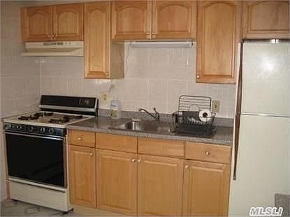 5th image of 104 Wyona Ave