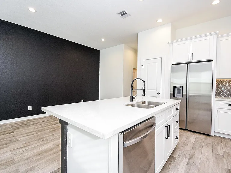 6828 Liverpool St — Photo 10
