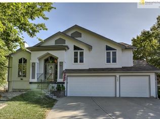 702 Hawthorne Dr, Liberty, MO 64068