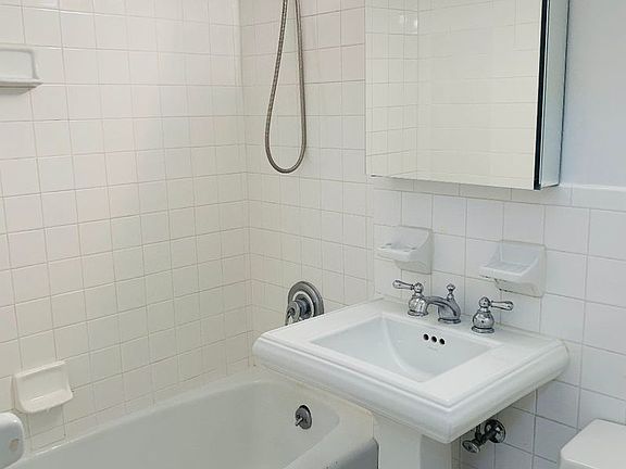 3rd image of 307 E 50th St #7C