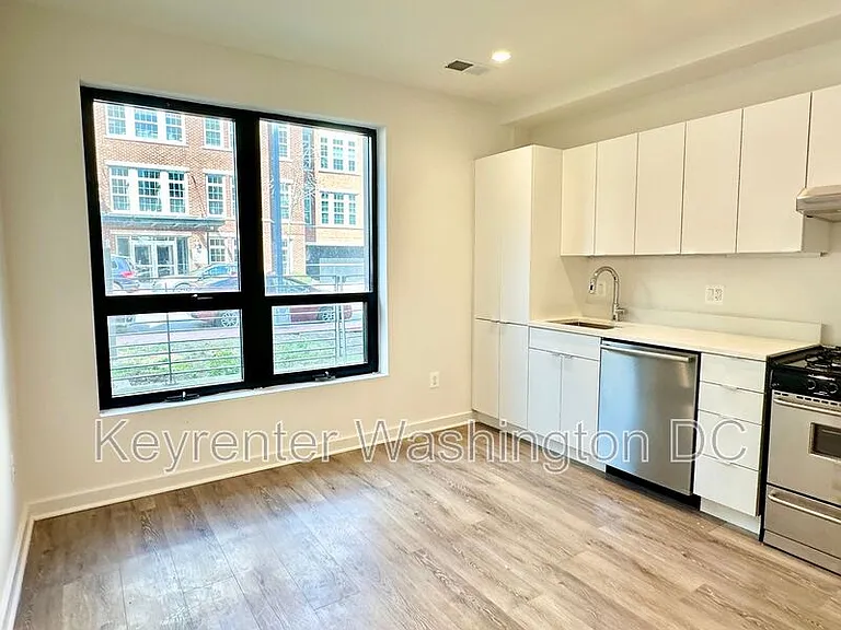 1460 Belmont St NW #102 — Photo 3