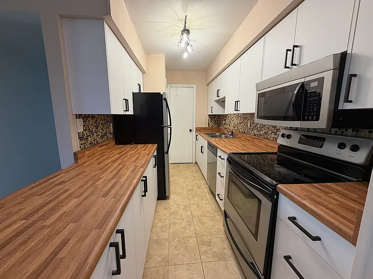 1060 Chatham Park Dr — Photo 6