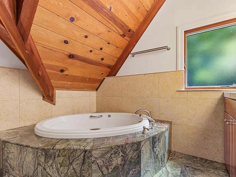 Upstairs bathroom with whirlpool.