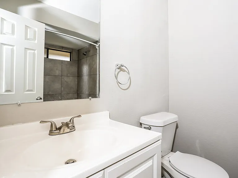 4210 Glen Hollow Cir — Photo 17