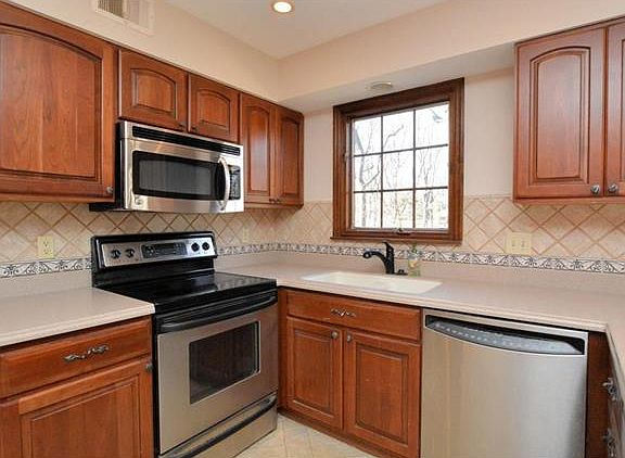 5th image of 409 Madewood Ln