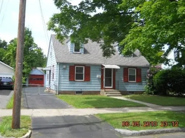 126 Windemere St, Springfield, MA 01104