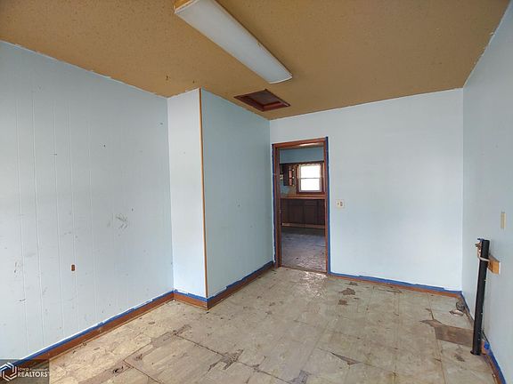 5th image of 320 W Oak St
