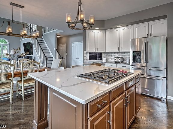 4th image of 40 Wyckoff Dr