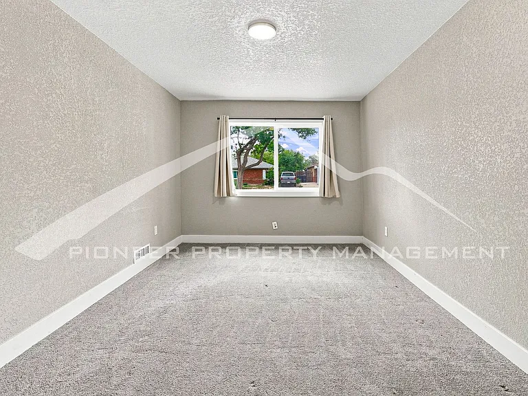 1235 Scranton St — Photo 17