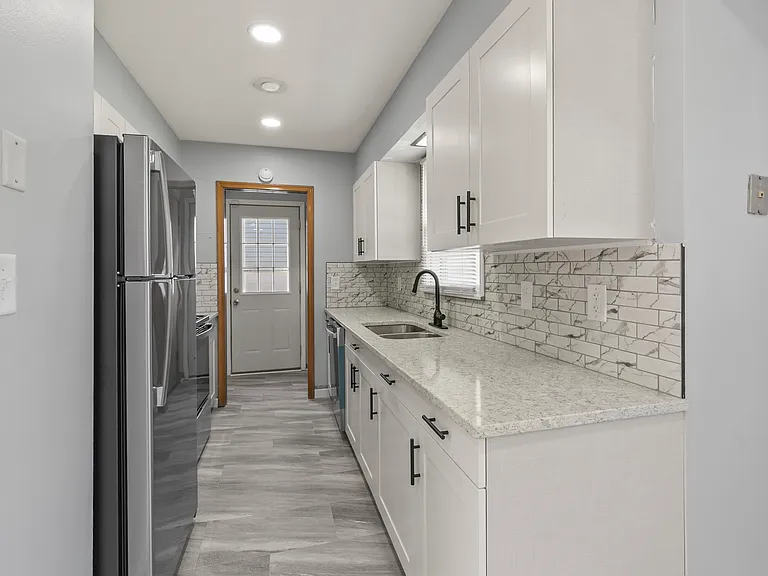 11214 Leavenworth St — Photo 10