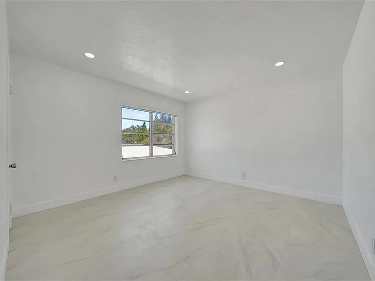 323 Elm St #7 — Photo 16