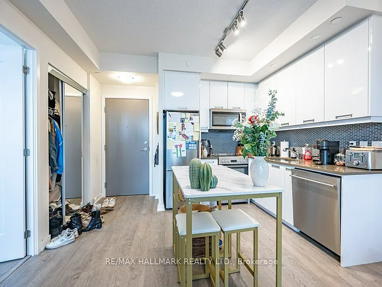 99 John St #1006 — Photo 3