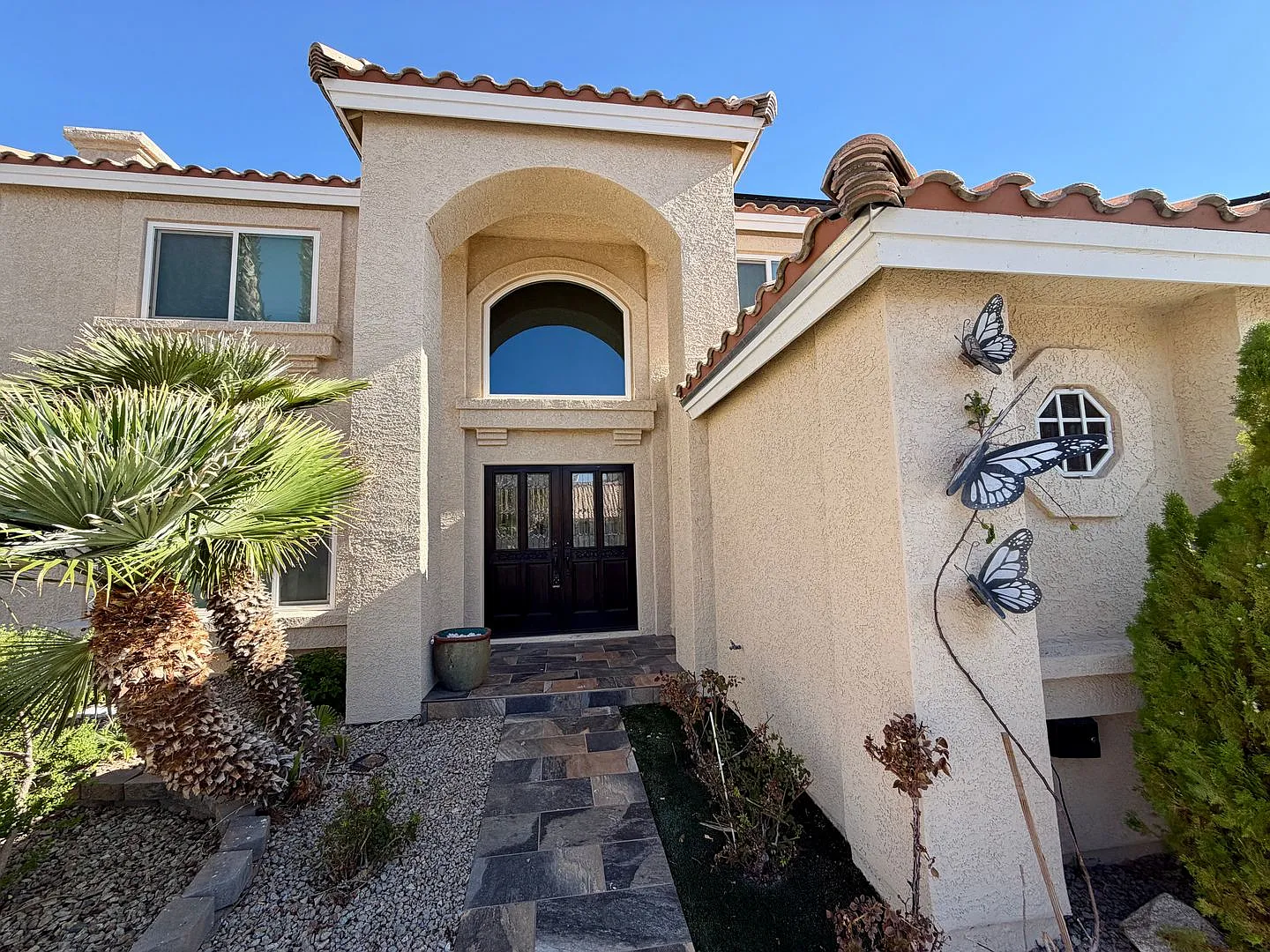 Spacious Henderson Home with Private Pool, 3 Fireplaces, & Modern Upgrades — Photo 2