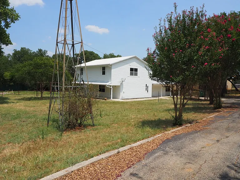 7118 FM 2931 — Photo 2