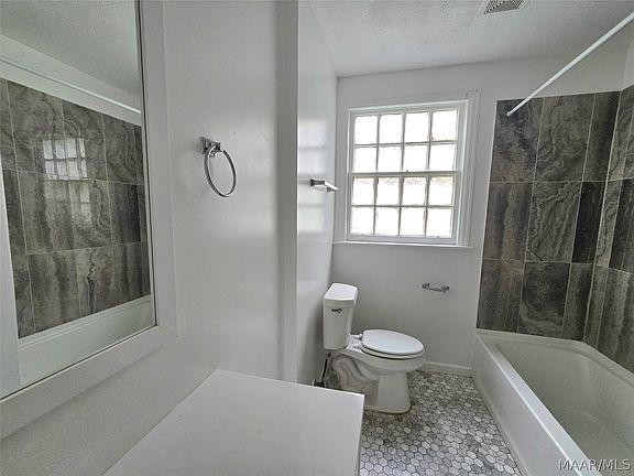 5th image of 2040 McKinley Ave