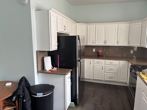 2nd image of 3248 N Clark St APT 1R
