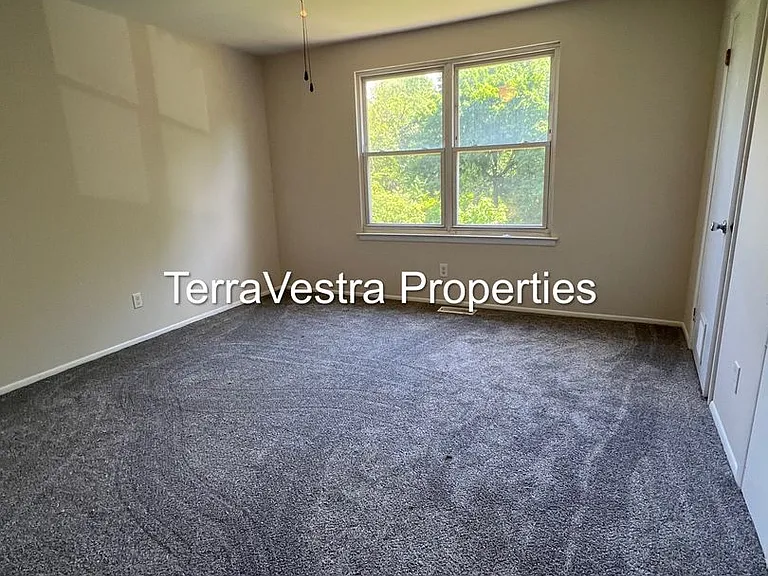 13-15 Grasmur Ct — Photo 9