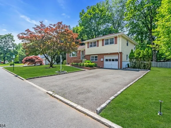 8 Delmar Ave, Cresskill Boro, NJ 07626