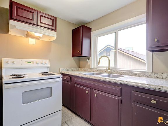 2nd image of 1335 Hyder St APT 5