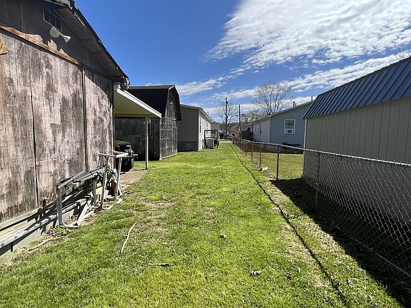 4th image of 1129 Windsor St W