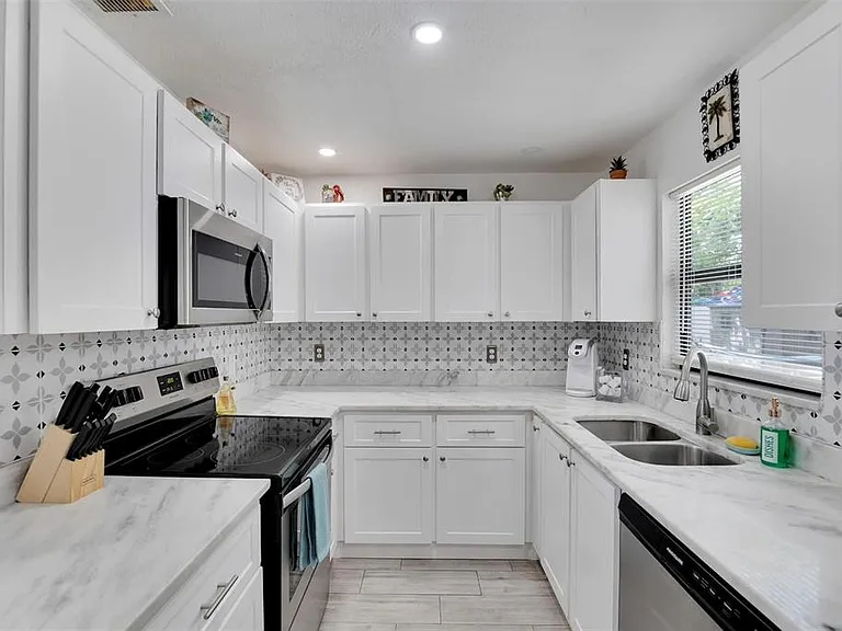 4731 W Montgomery Ave — Photo 14