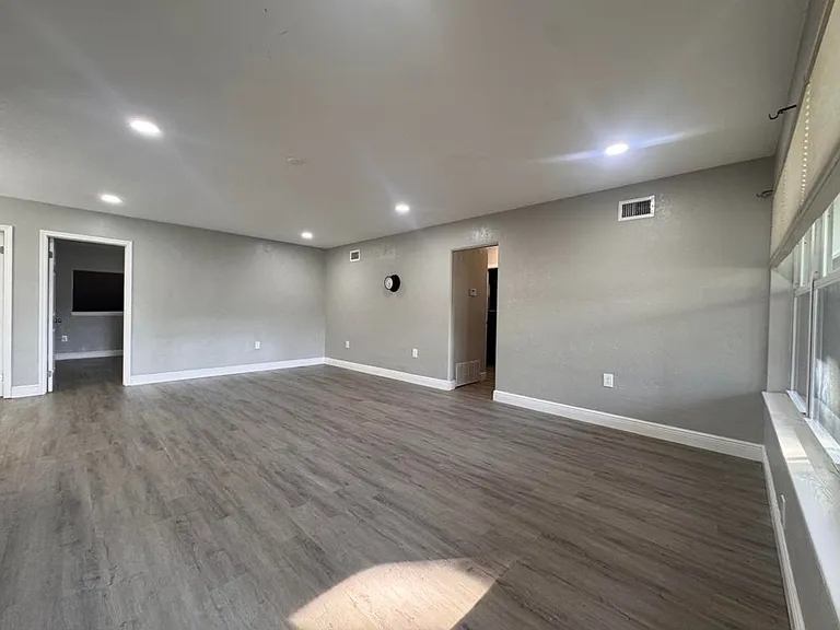 603 Ridge Blvd — Photo 2