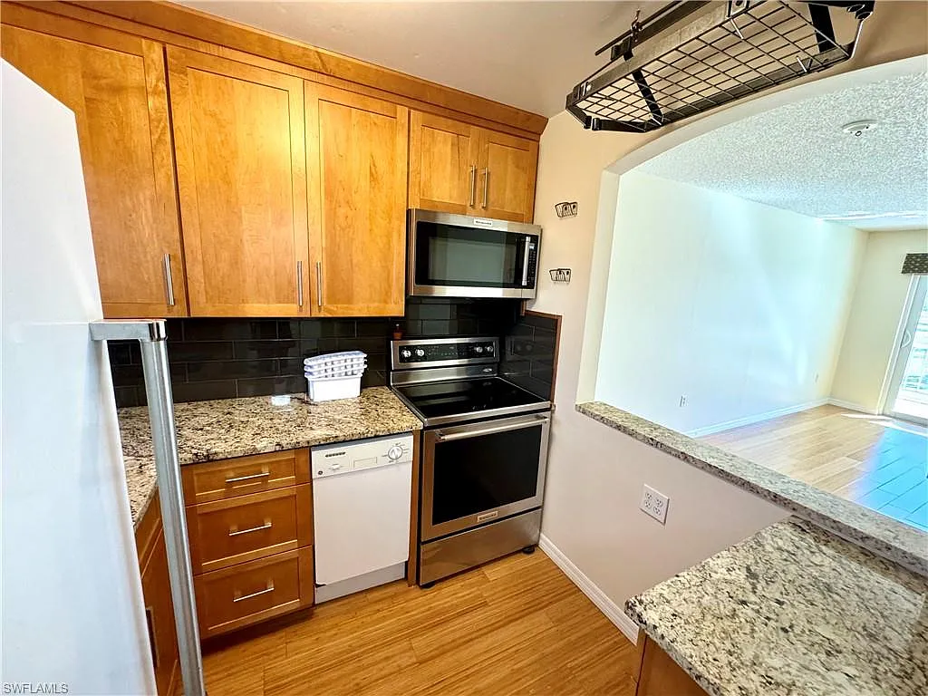 Building Photo - 225 Turtle Lake Ct #306