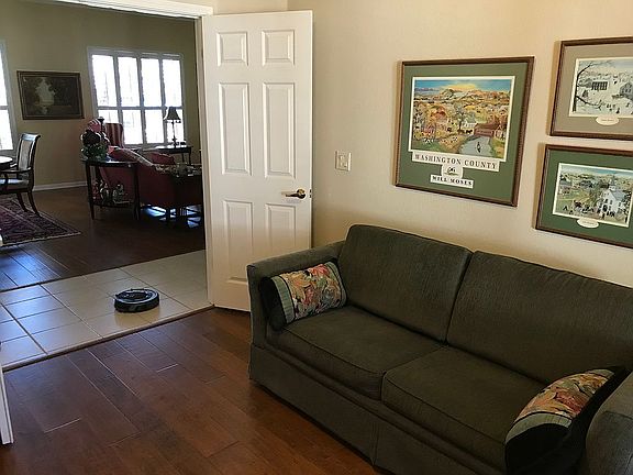 den/office with sofabed