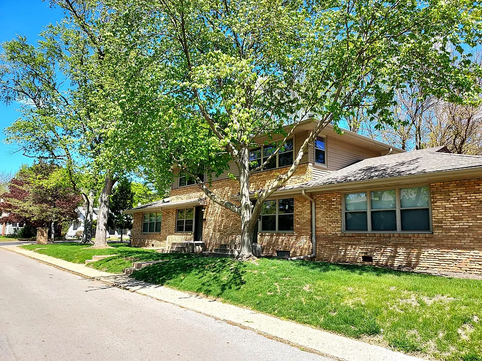 2627 N Hanssler Ct