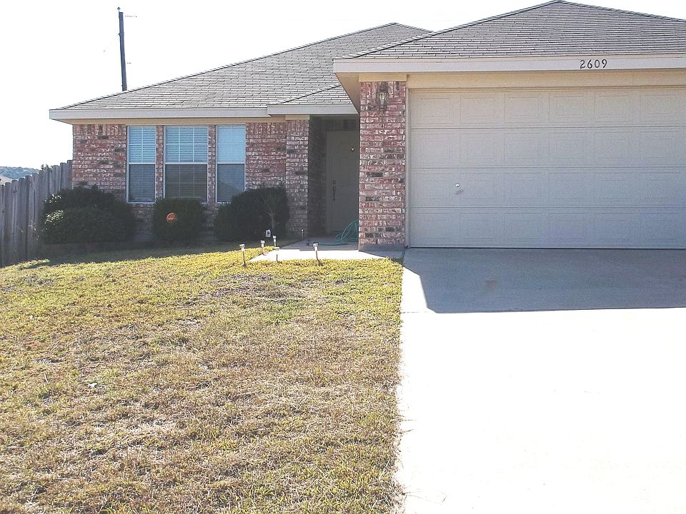 1st image of 2609 Curtis Dr